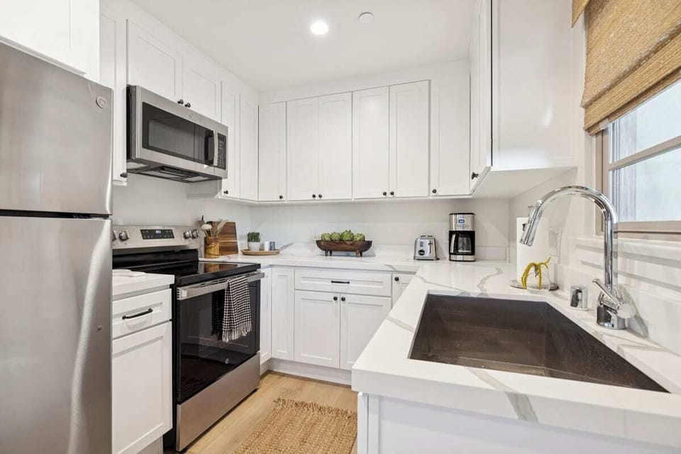 Full kitchen: Coffee drip, fridge, stove/oven, plates and utensils, dishwasher