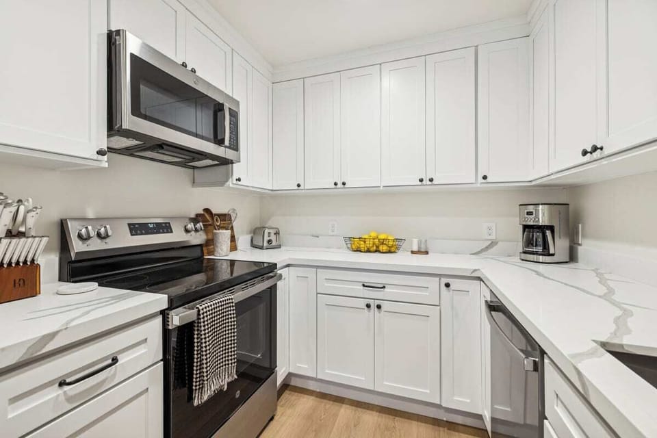 Full kitchen: Coffee drip, fridge, stove/oven, plates and utensils, dishwasher