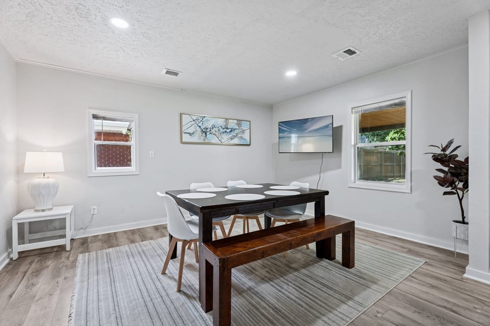 A bright and inviting space with ample seating and calming decor, ideal for game nights or family dinners.