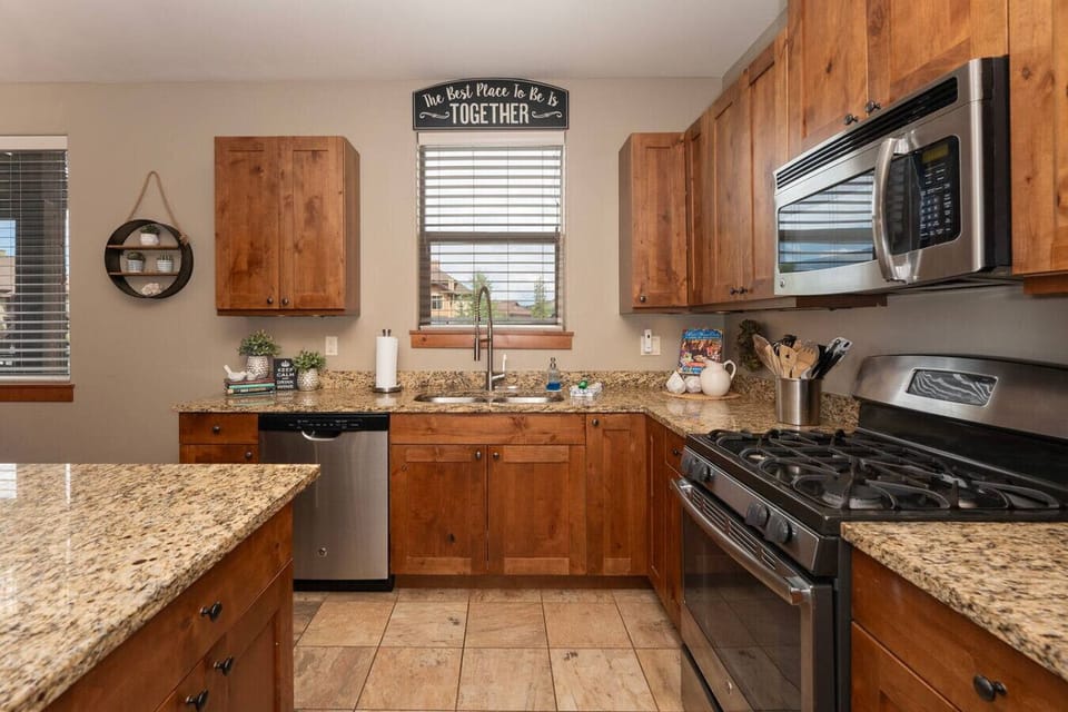 Fully equipped kitchen with bar seating