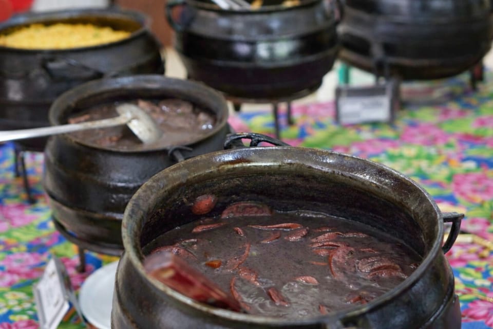 Área de alimentação com opções para diferentes gostos.