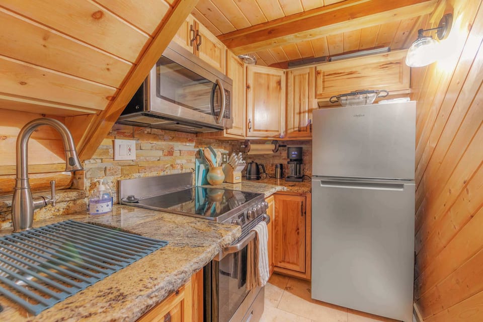 Full kitchen