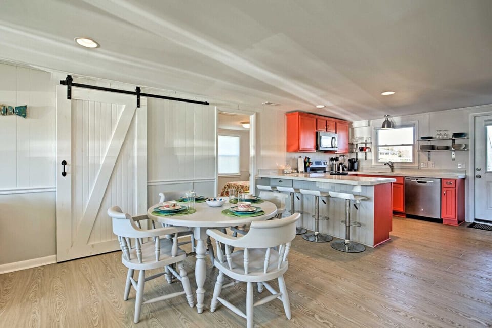 Dining Area | Table Seating & Kitchen Bar