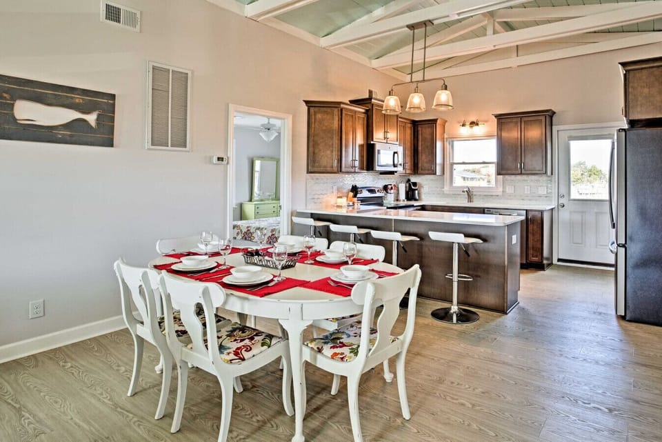 Dining Area | Table Seating & Kitchen Bar