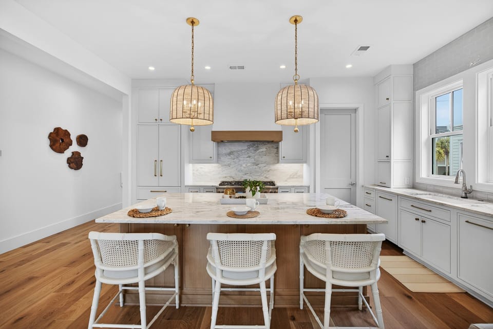 Fully equipped gourmet kitchen