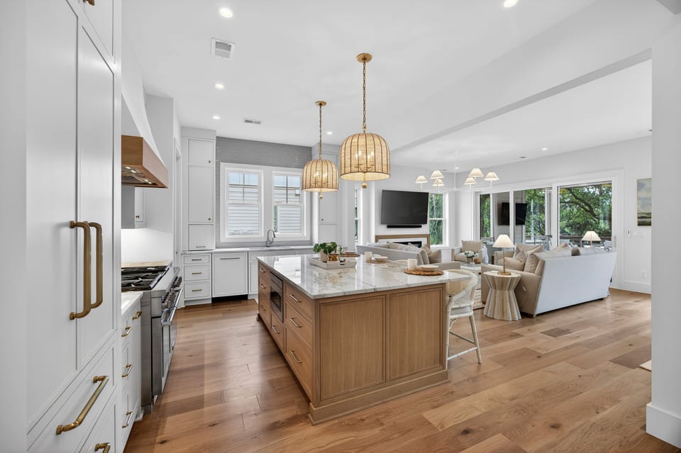 Fully equipped gourmet kitchen