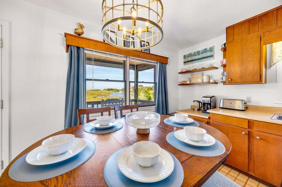 Dining Area: The dining area creates a welcoming spot for family meals, game nights, and conversations after a full day on the water.