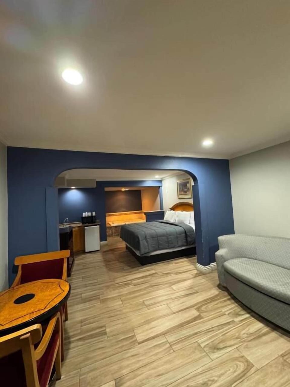 Deluxe Suite, 1 King Bed | Free WiFi