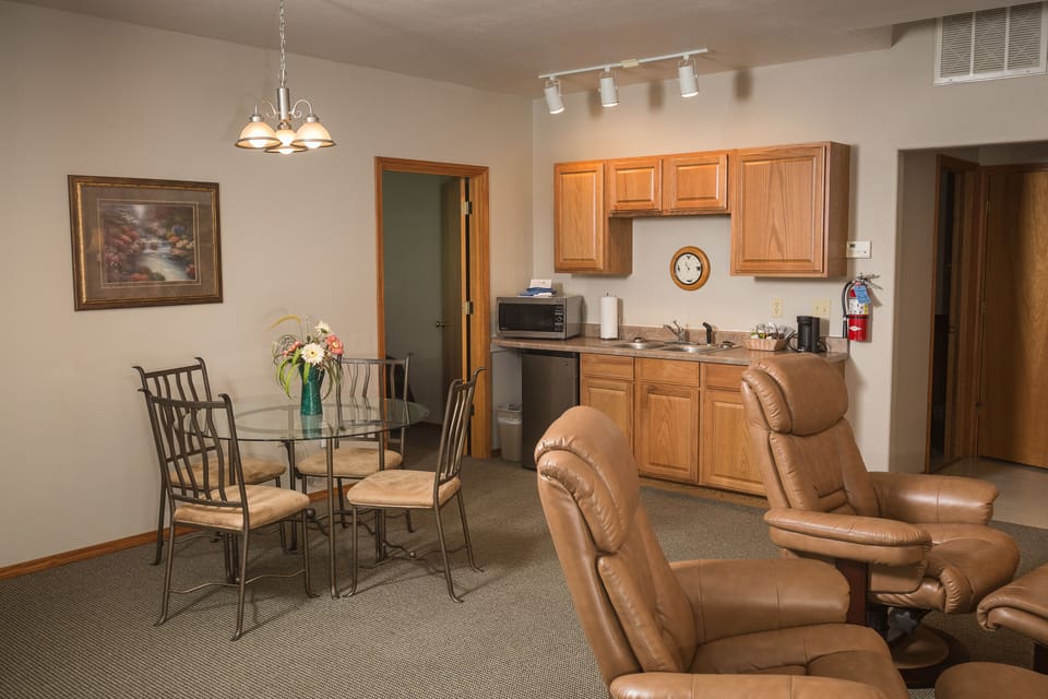 Family Cabin, 2 Bedrooms | Private kitchenette | Microwave, coffee/tea maker