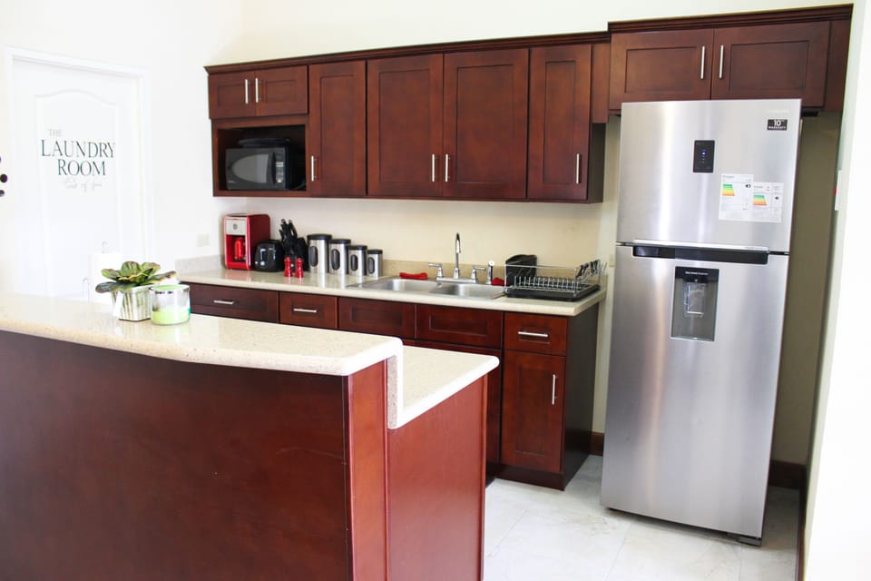 Standard Apartment, 1 Bedroom, City View, Ground Floor | Private kitchen | Full-size fridge, microwave, oven, stovetop