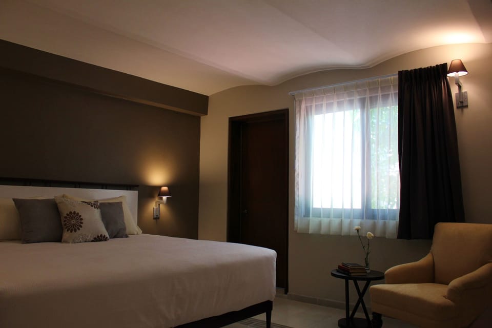 Room | Premium bedding, down comforters, in-room safe, individually decorated