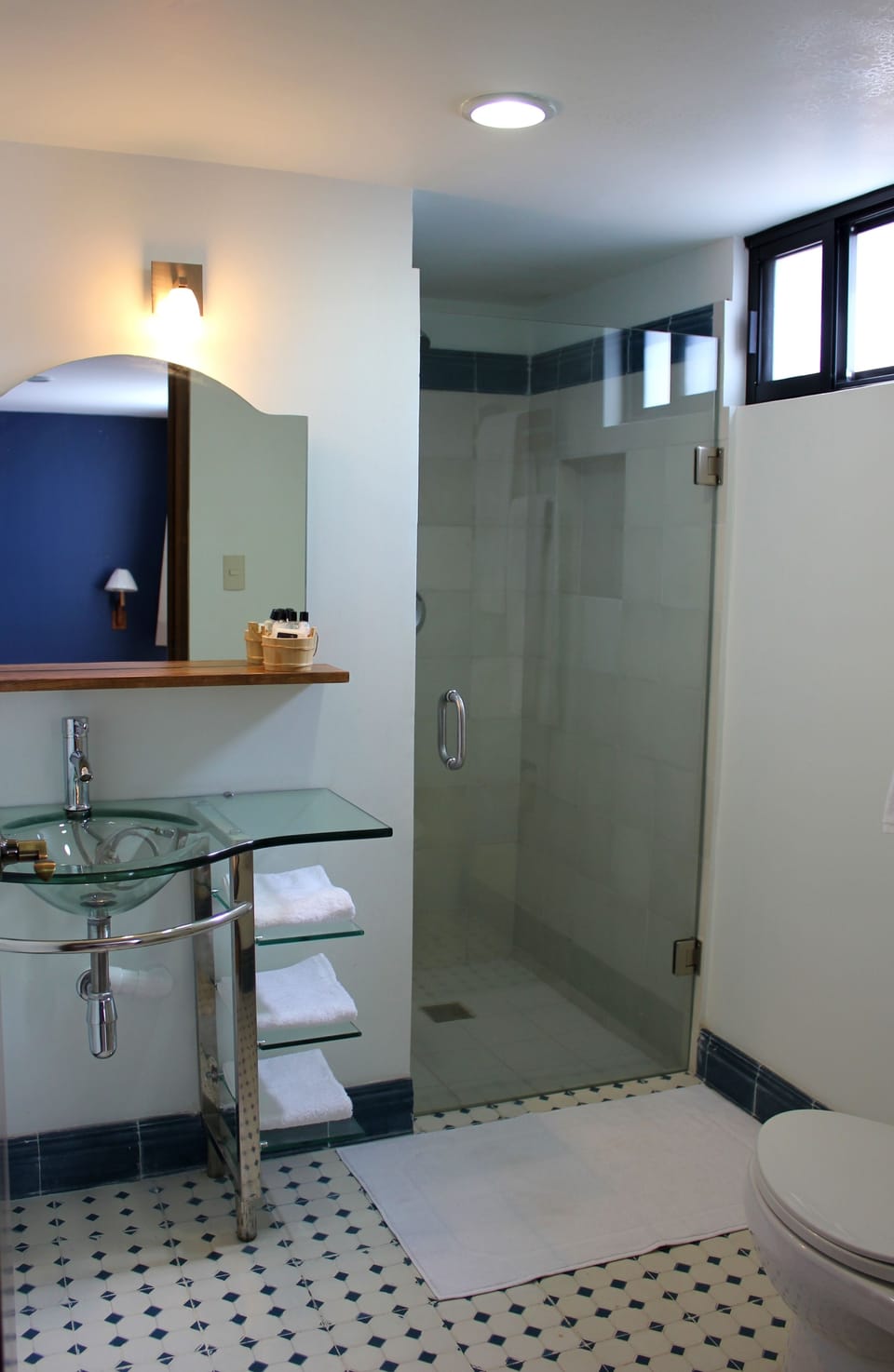 Deluxe Room | Bathroom | Shower, designer toiletries, hair dryer, towels
