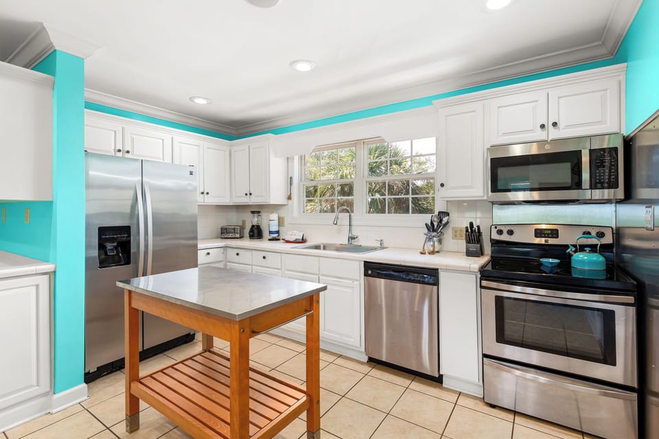 Kitchen with island