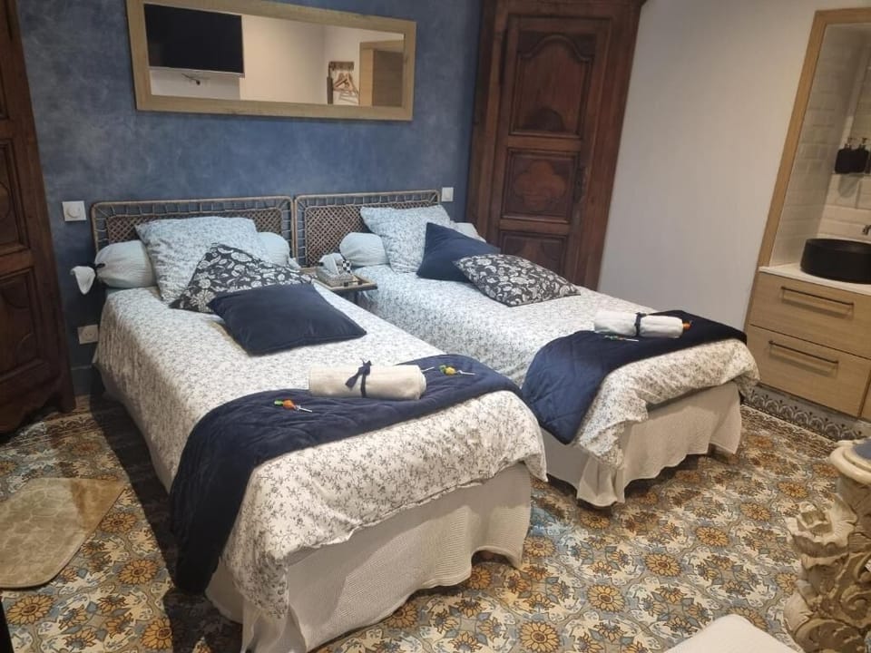 In-room safe, soundproofing, iron/ironing board, free WiFi