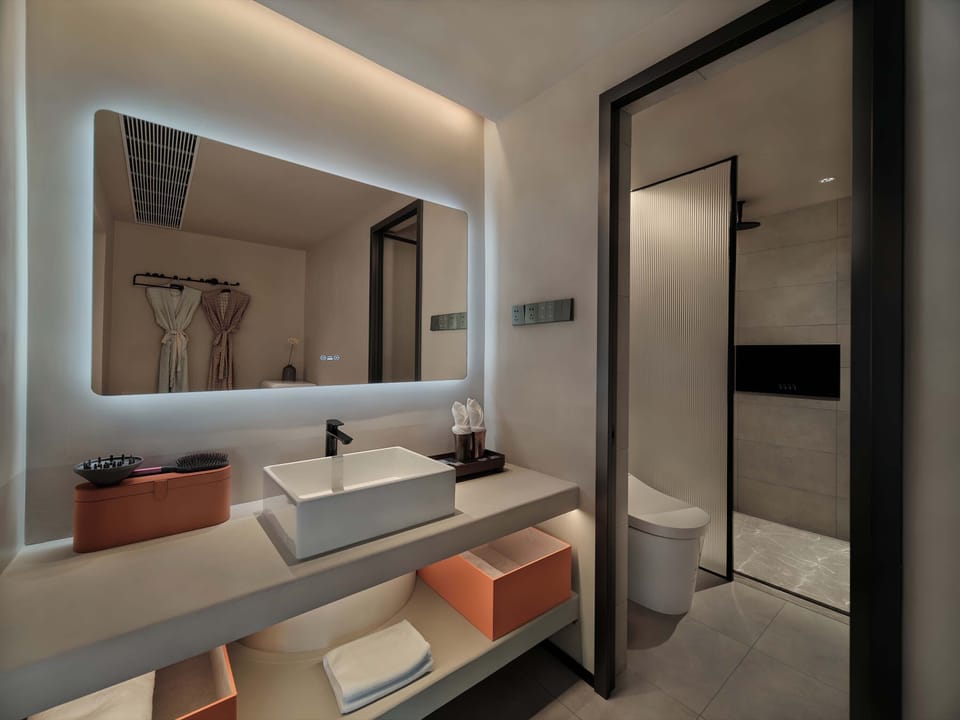 Traditional Double Room, Courtyard View | Bathroom | Free toiletries, hair dryer, bathrobes, slippers