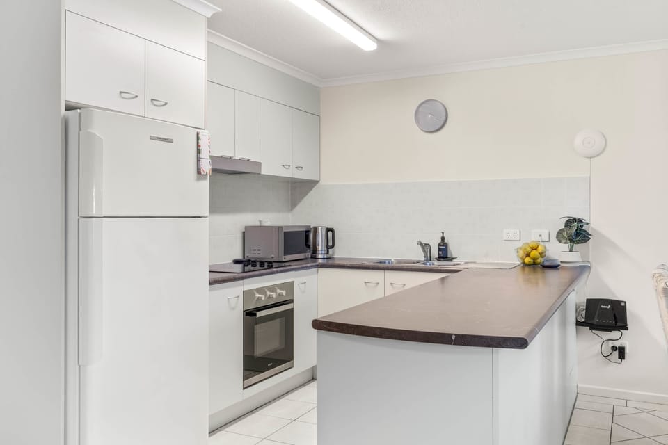 Prepare everything from quick breakfasts to family dinners in the well-equipped kitchen with modern appliances.