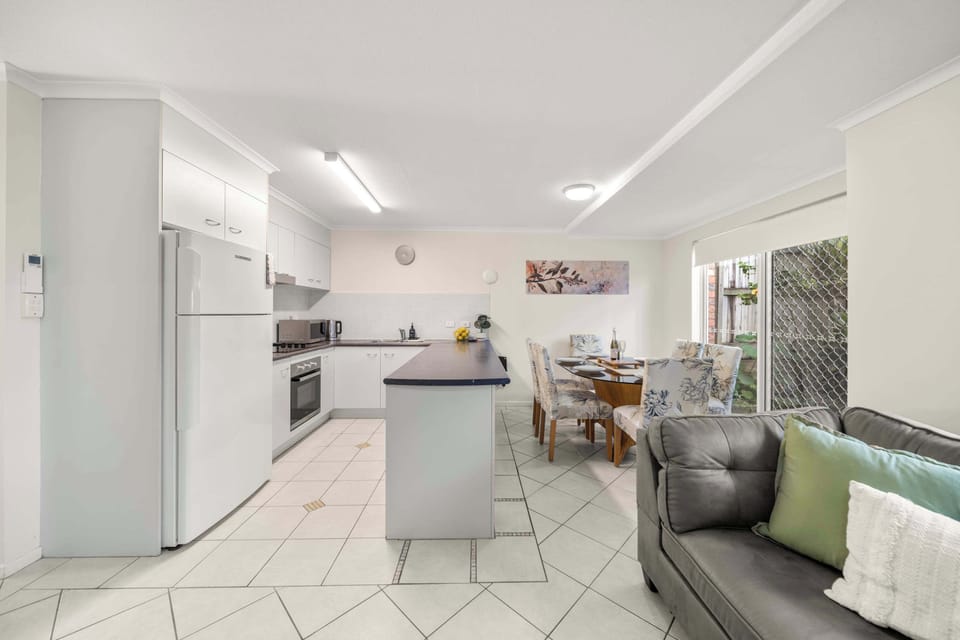 The open layout connects the kitchen, dining, and lounge, making it easy to cook, gather, and unwind.