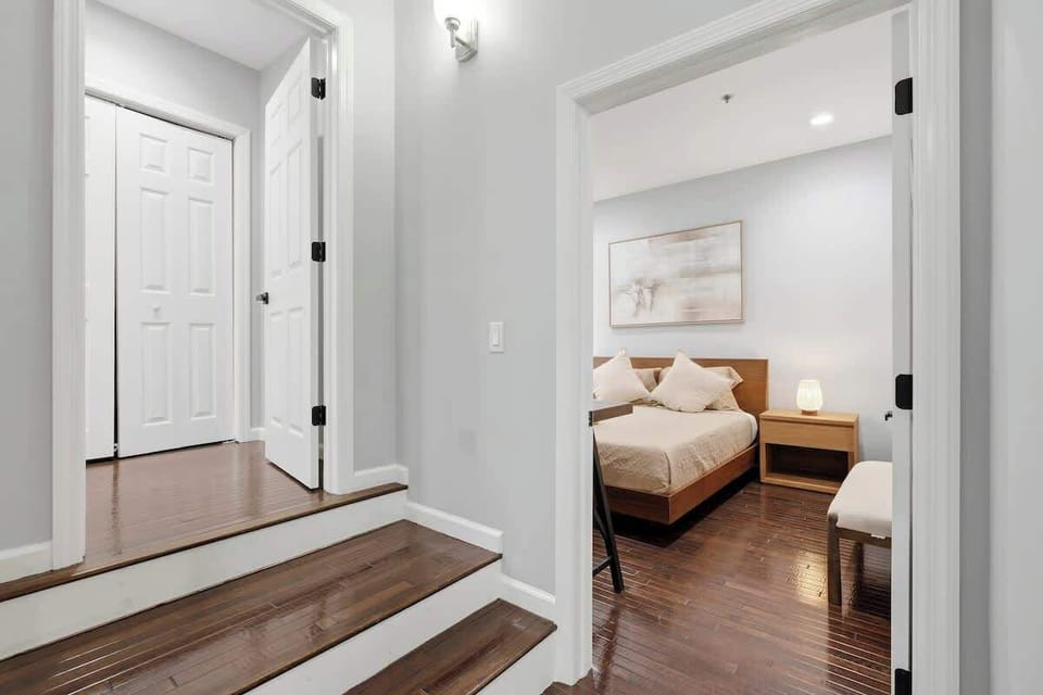 Well-designed entrance that connects the spaces of the apartment, unifying the essence without compromising privacy