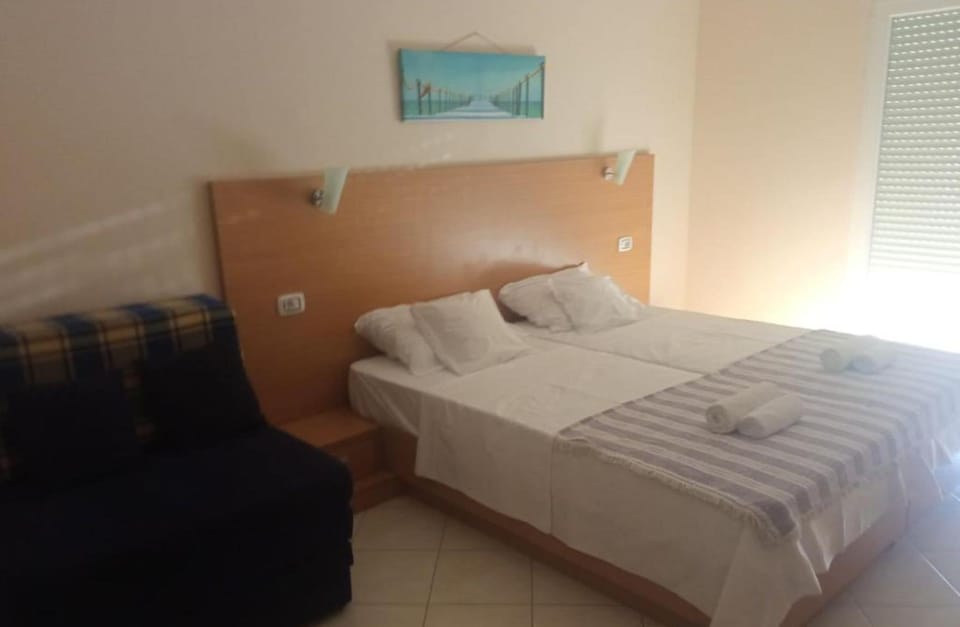 Triple Room (Triple Room) | 9 bedrooms, soundproofing, cribs/infant beds