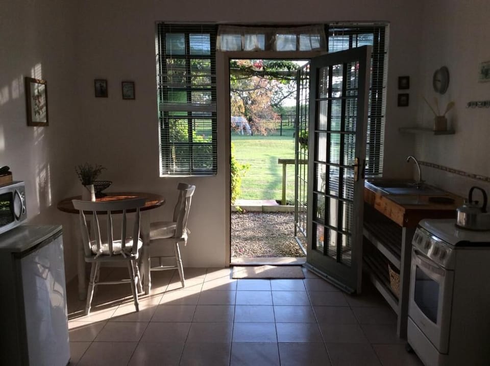 Twin Room, Patio, Garden View | Private kitchen | Microwave, cookware/dishes/utensils