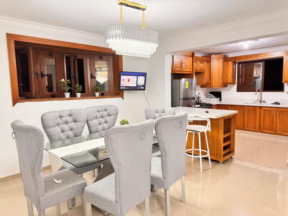 Apartment, 4 Bedrooms, Smoking, Balcony | Dining room