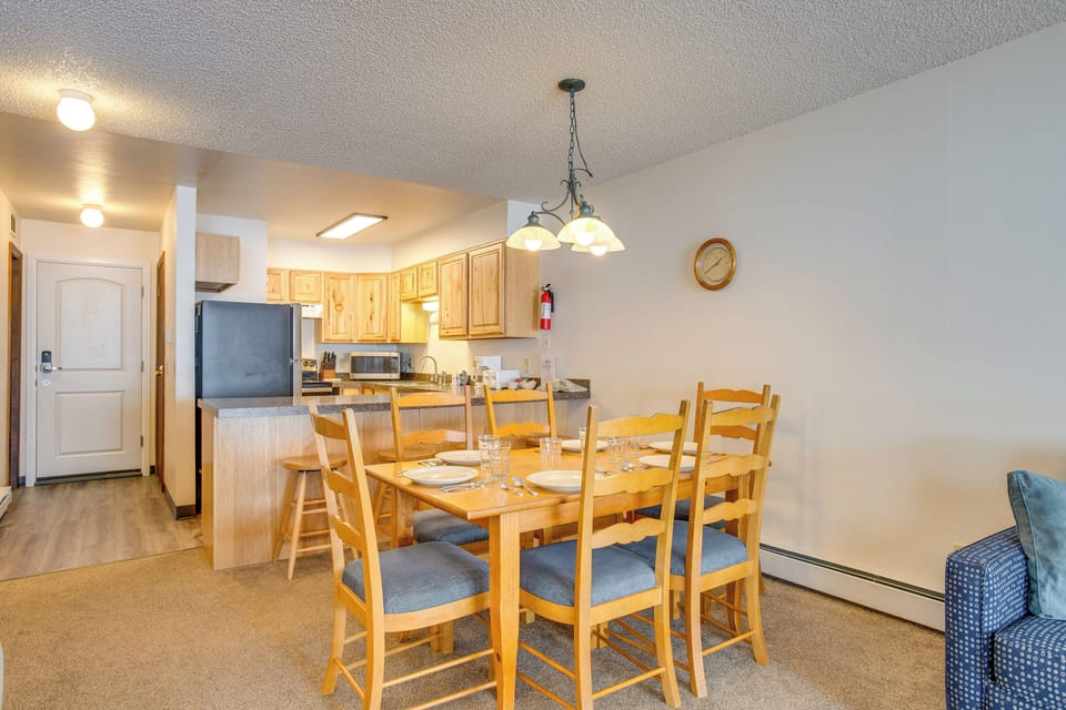 Dining Area | Main Level