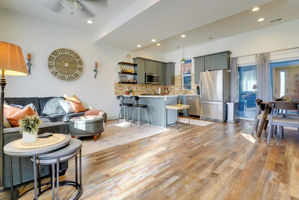 Fully Stocked Kitchen I Spacious Modern Interior