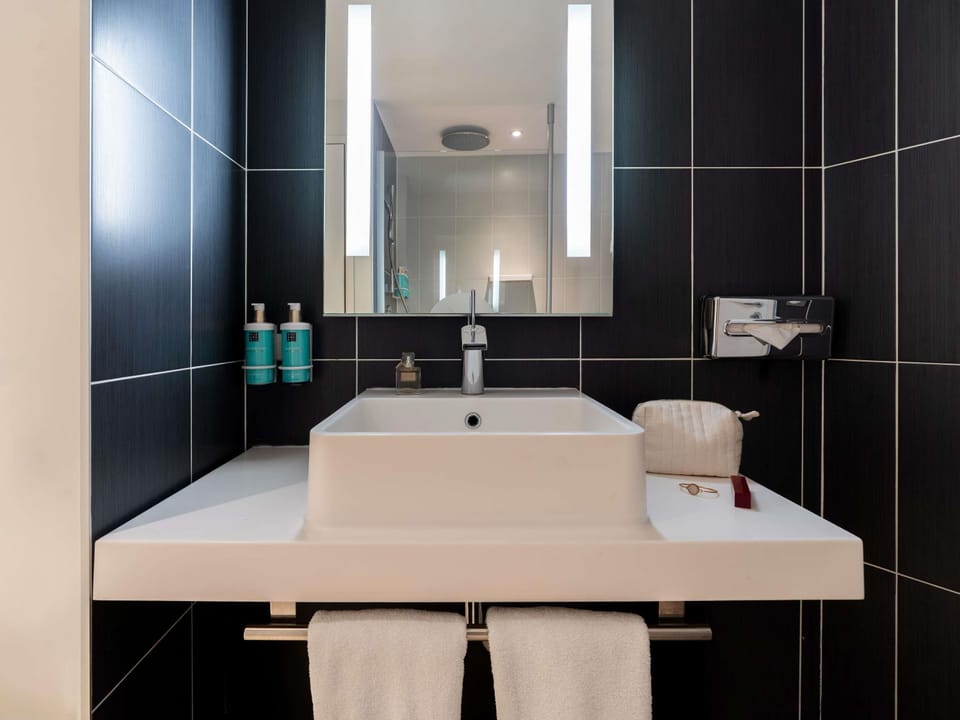 1 bedroom, premium bedding, minibar, in-room safe