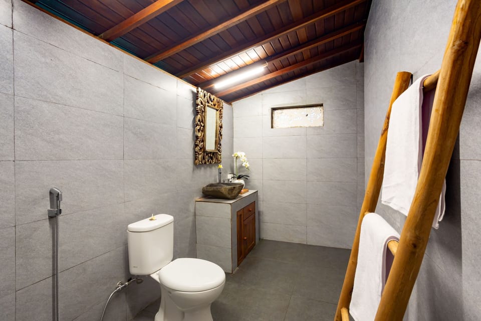 Deluxe Double Room, Balcony, Garden View | Bathroom | Free toiletries, hair dryer, towels, soap