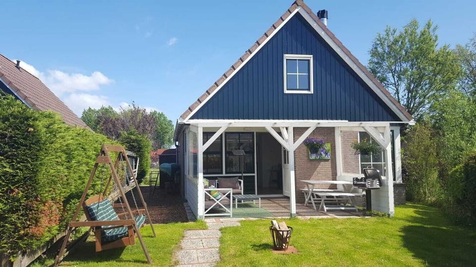 De voorzijde met overdekte veranda