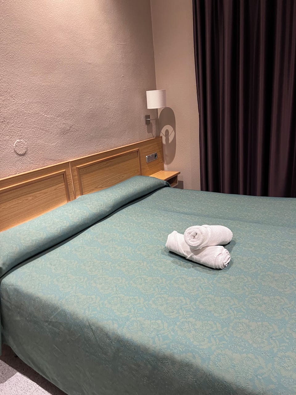 Double or Twin Room, Shared Bathroom | WiFi (free), bed sheets