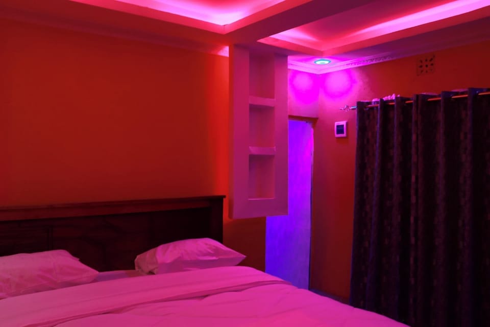 Deluxe Single Room | Free WiFi, bed sheets