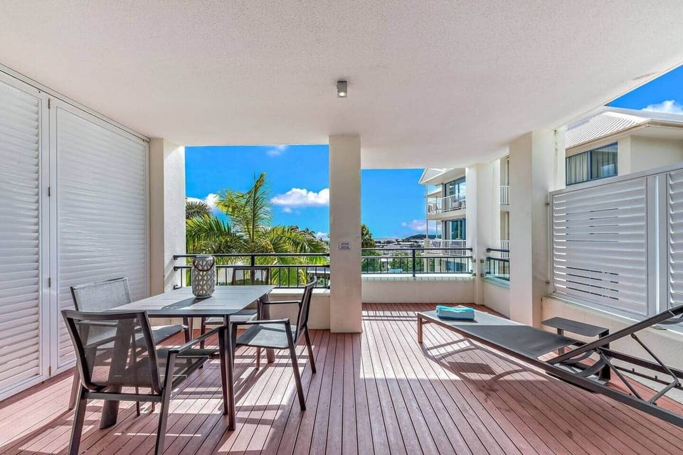 Balcony (Private)