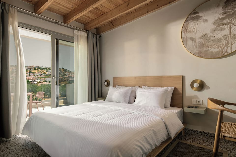 Studio Suite, Balcony, Pool View | In-room safe, blackout drapes, soundproofing, iron/ironing board