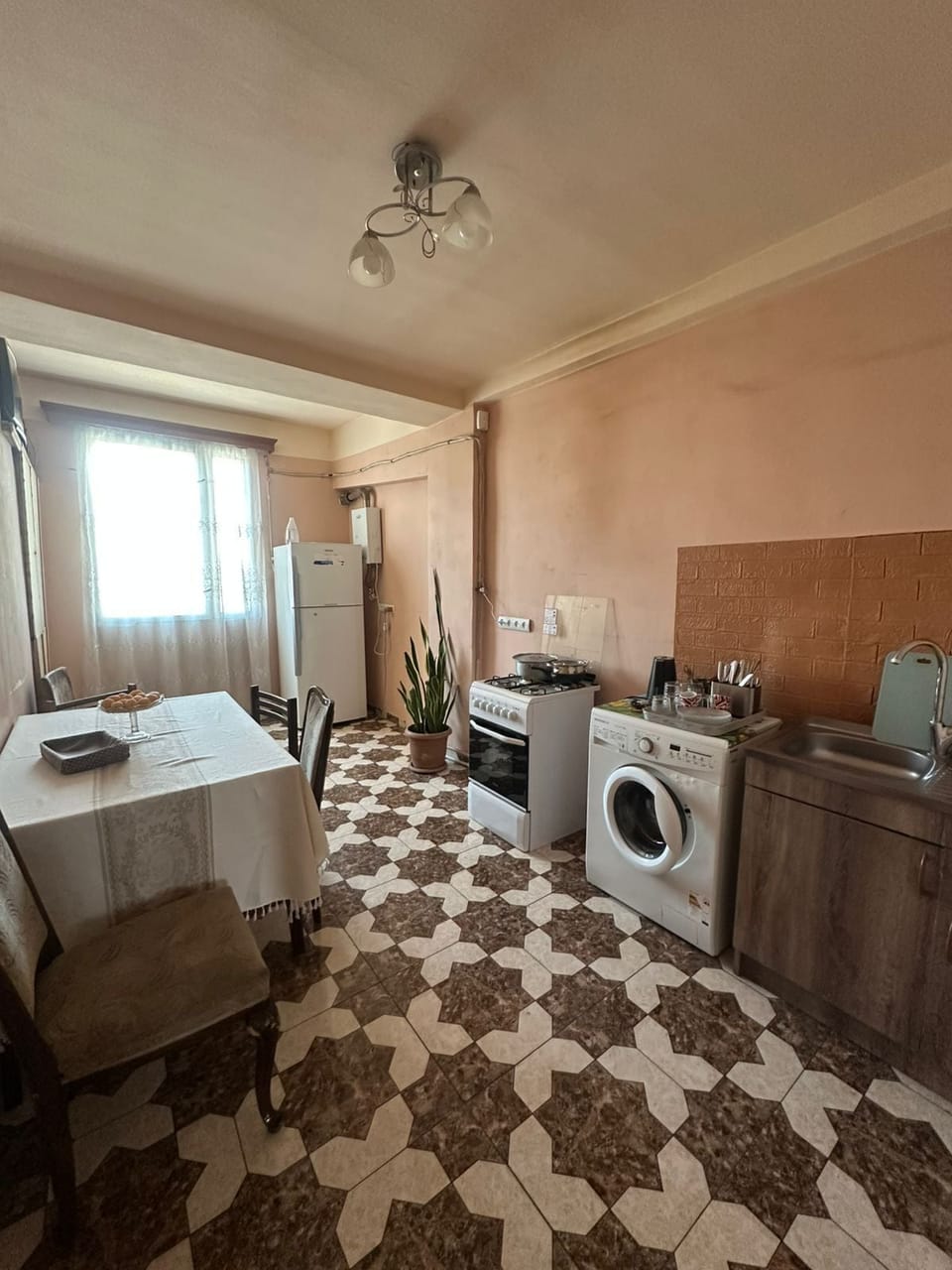 Family Apartment, City View | Dining