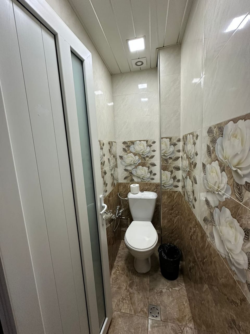 Family Apartment, City View | Bathroom | Slippers