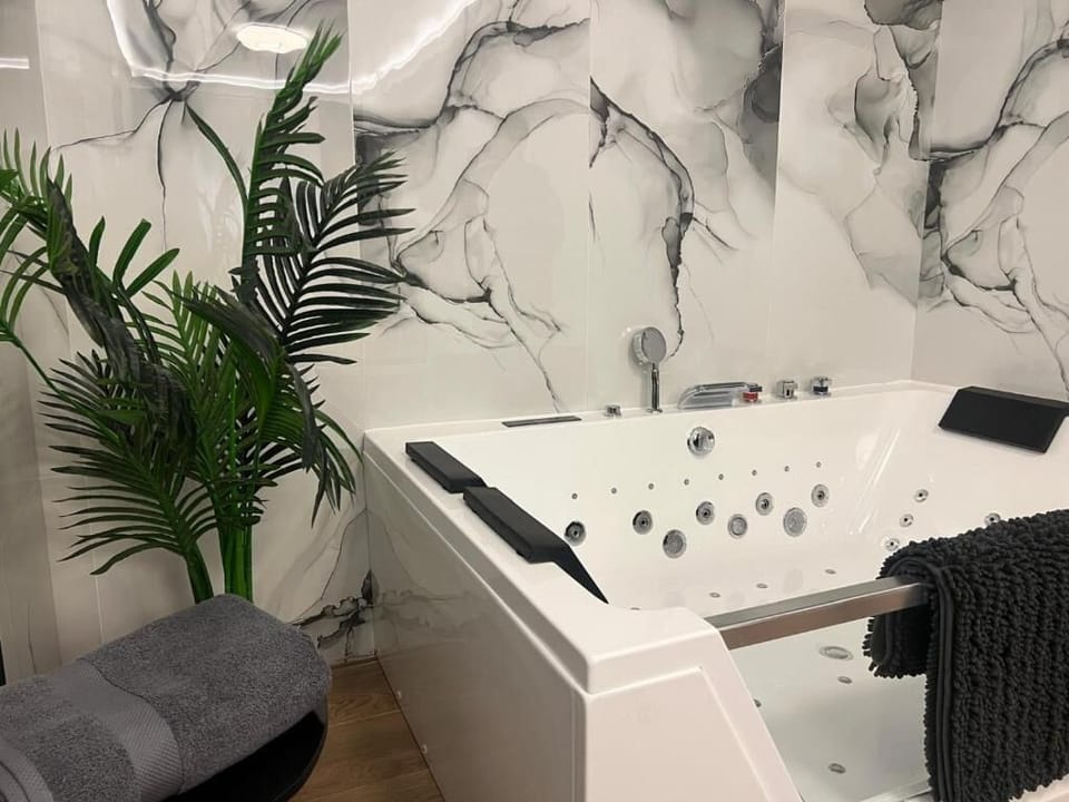 Deluxe Double Room | Bathroom