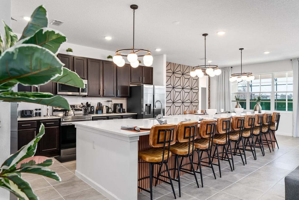 Fully-equipped kitchen with all the essential appliances you need to prepare your meals for the day.