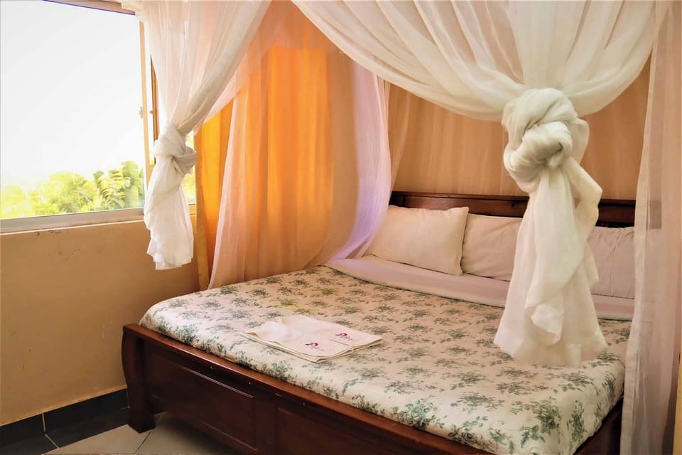 Deluxe Double Room, City View | Free WiFi, bed sheets