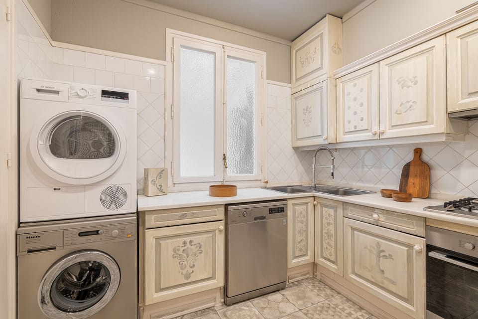 Apartment | Private kitchen | Fridge, microwave, oven, stovetop