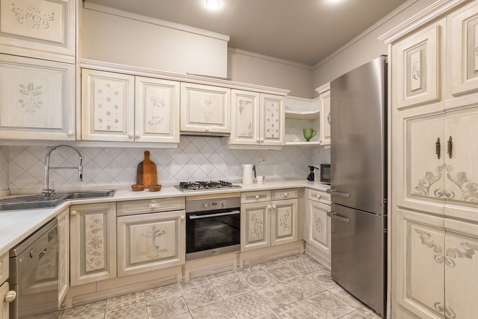 Apartment | Private kitchen | Fridge, microwave, oven, stovetop