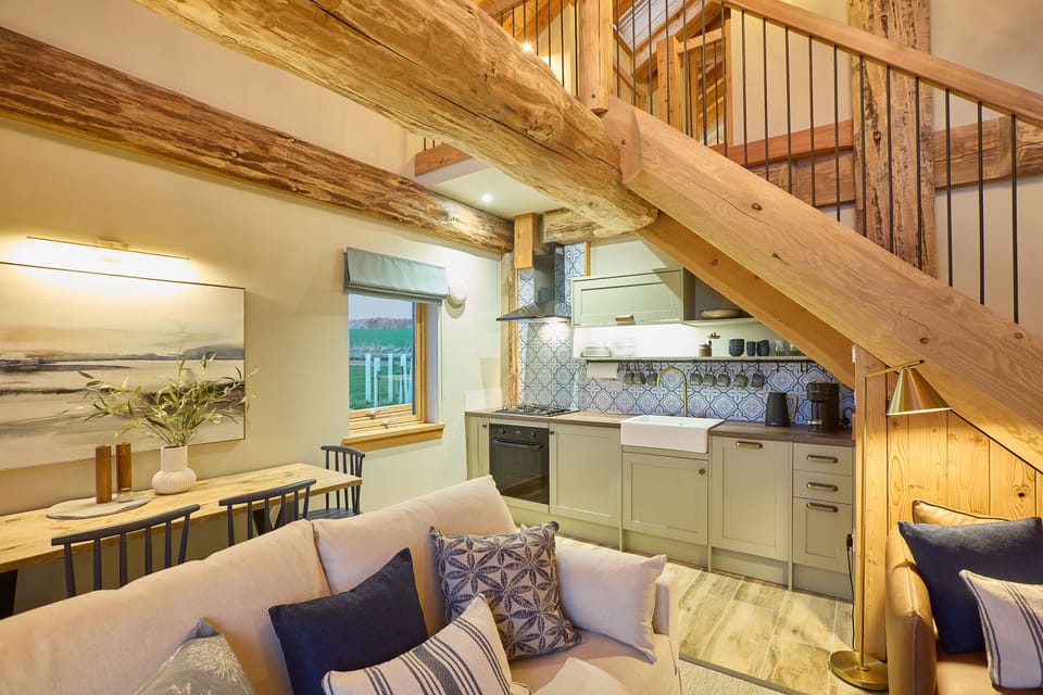 Cabin on the Loch, Stichill - Host & Stay