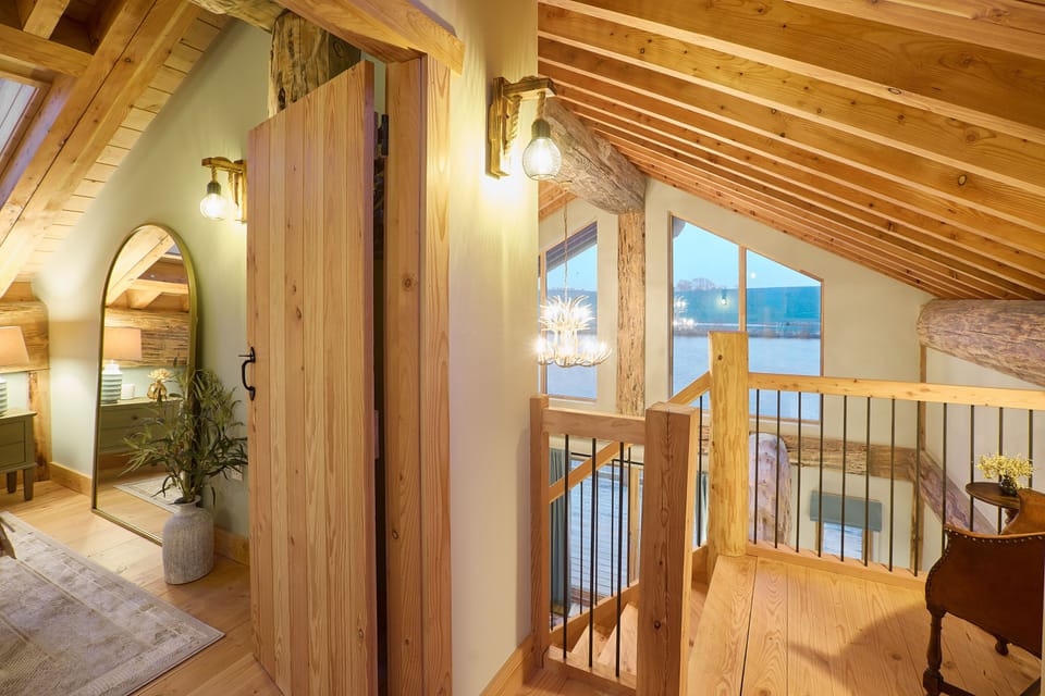 Cabin on the Loch, Stichill - Host & Stay