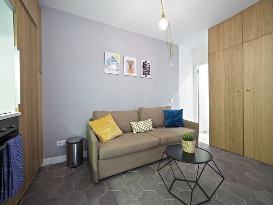 Apartment | Living area | 60-cm TV with cable channels