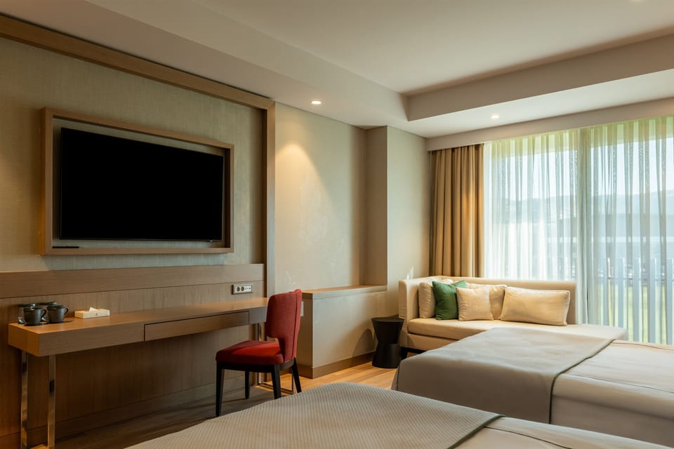 Executive Family Suite | Premium bedding, minibar (free items), in-room safe, desk