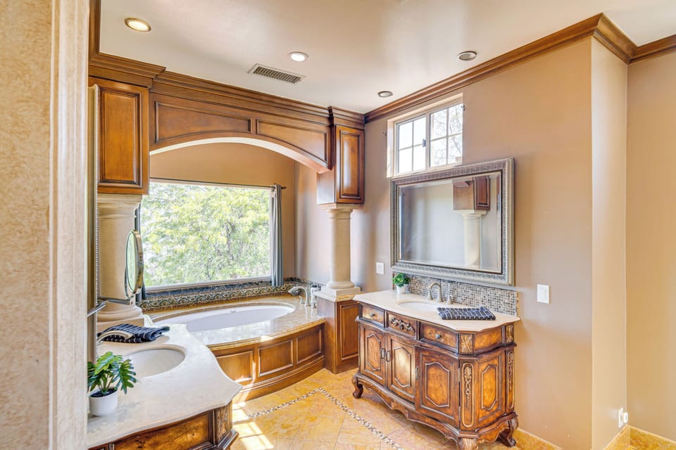 Private Malibu Villa w/ Mtn & Sunset Views! Villa in Topanga