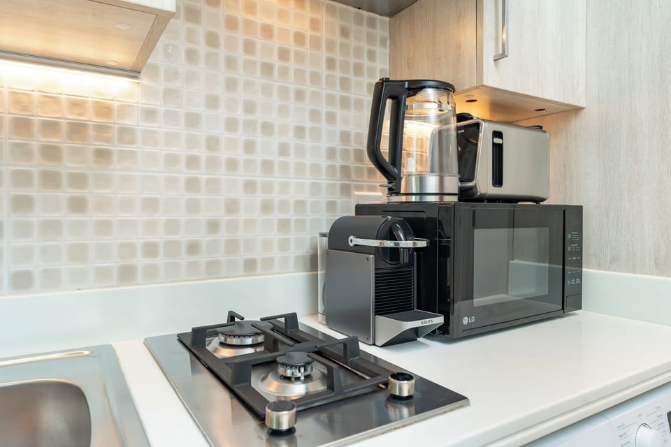 Luxury Studio, 1 King Bed, City View | Private kitchen | Full-size fridge, microwave, oven, stovetop