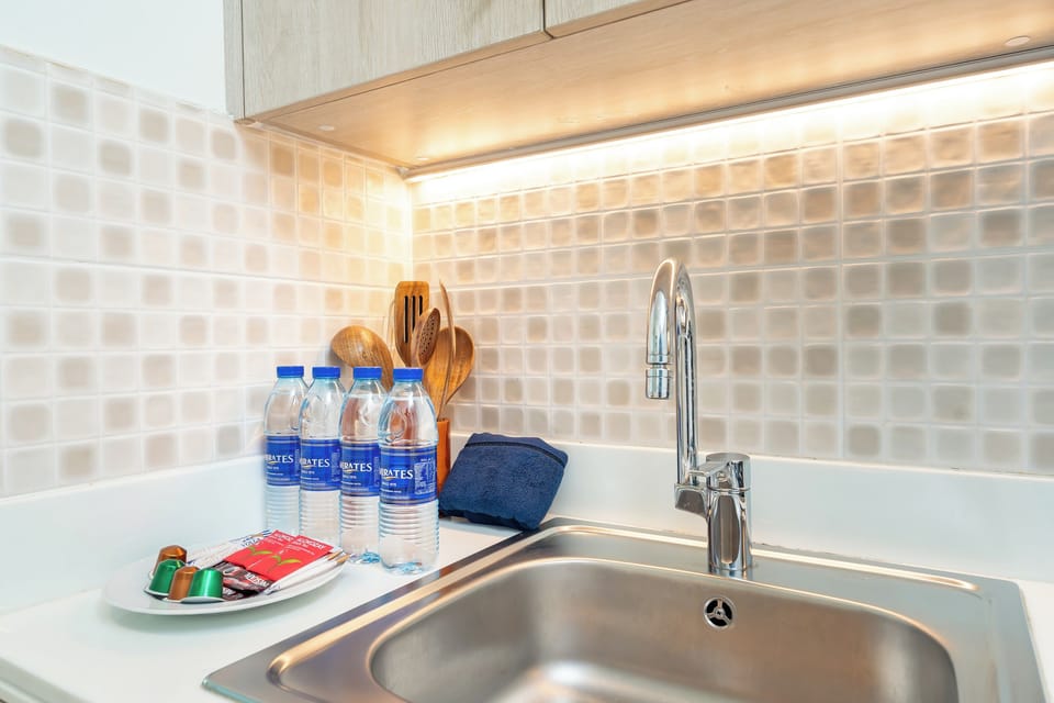Luxury Studio, 1 King Bed, City View | Miscellaneous