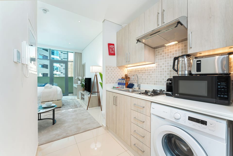 Luxury Studio, 1 King Bed, City View | Private kitchen | Full-size fridge, microwave, oven, stovetop