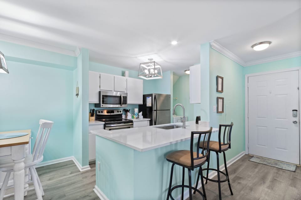 Signature Condo, 1 Bedroom, Non Smoking, Garden View | Private kitchen | Fridge, microwave, oven, stovetop